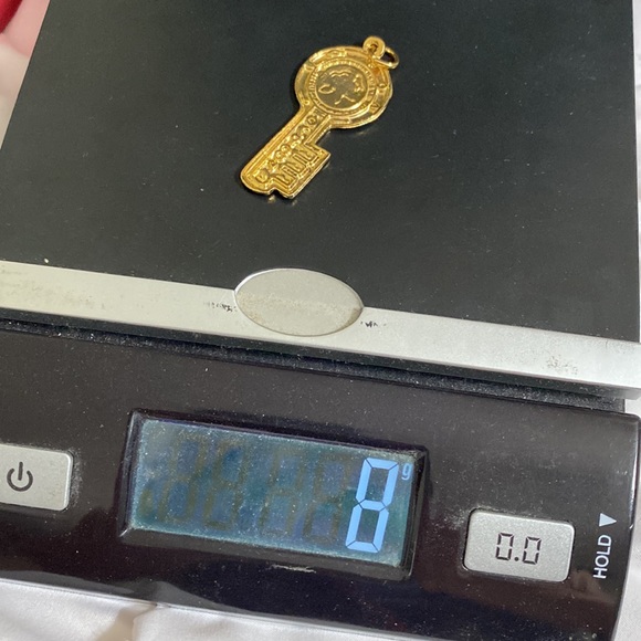 🖤IT©️💕signed GOLD KEY design pendant - Picture 5 of 5